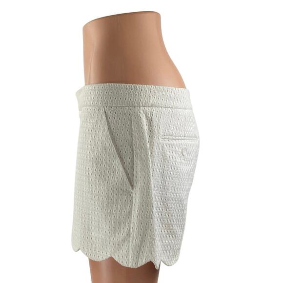 Club Monaco Women's White Eyelet Embroidered Mid Rise Scalloped Mini Shorts 6 - Picture 2 of 5